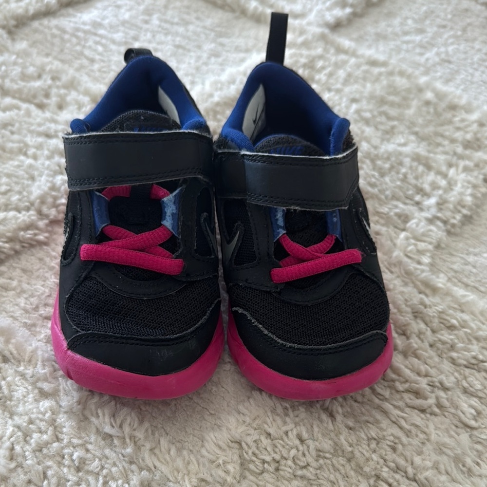 Nike frees, girls size 9c